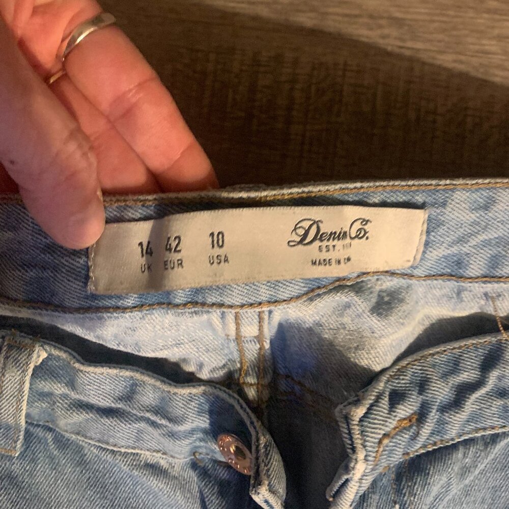 Denim and Co Ripped Cropped light wash Jeans